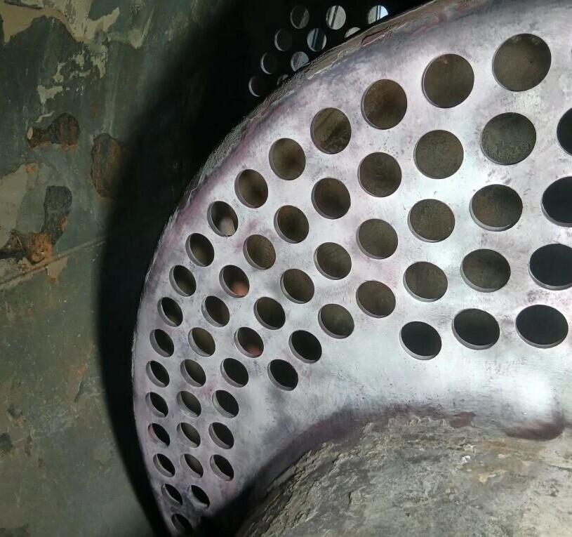 Барабан поворотной камеры (внутри котла) зачищен, сделана капилярка (для выявления дефектов на трубной доске).