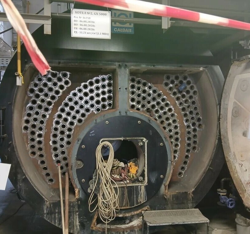 Дымогарные трубы набиты. Котёл готов к сварочным работам. Передняя часть котла.