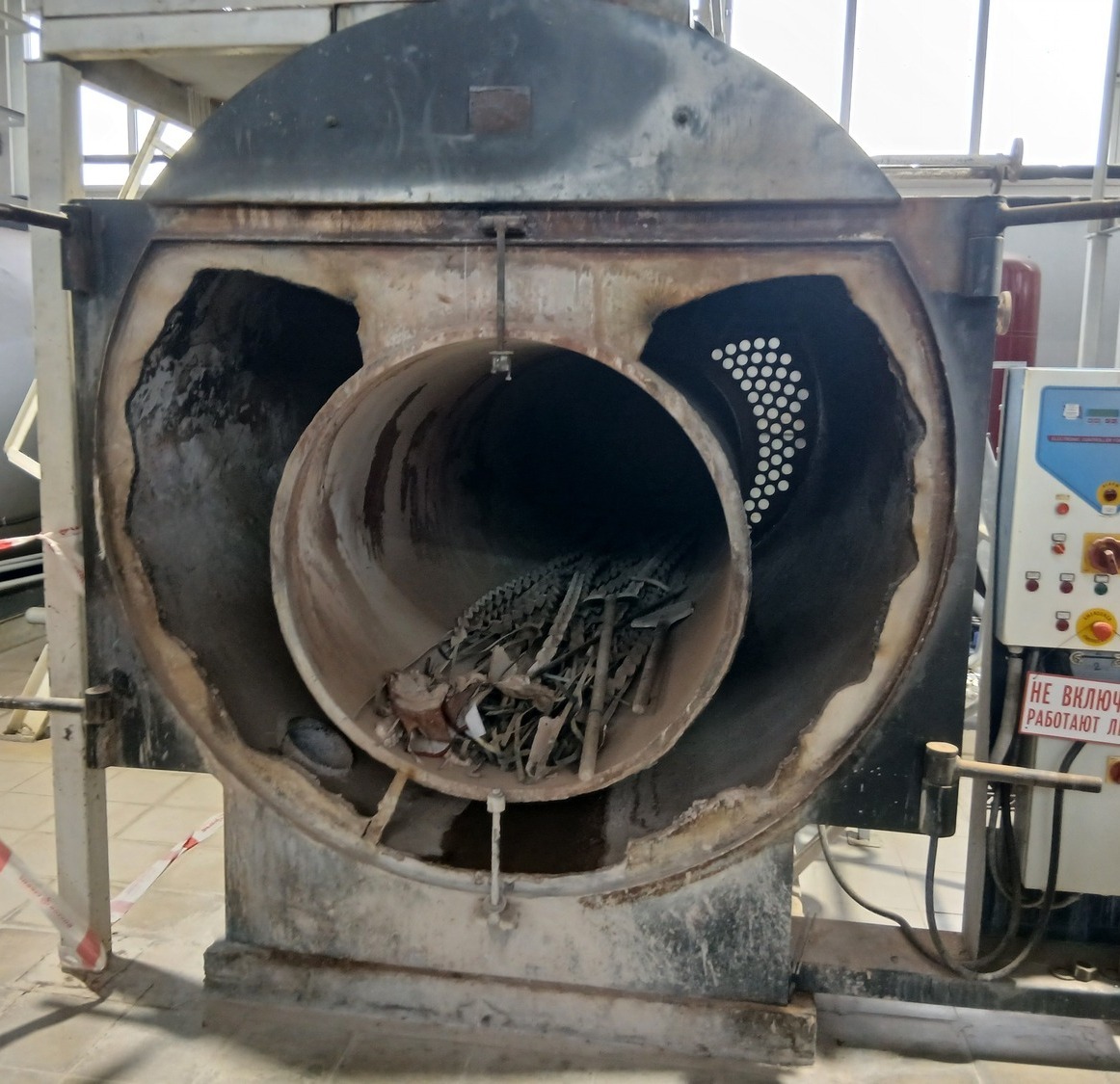 Удаление дымогарных труб, вычистка накипи и отложений. Рекомендуем удалять/заменять все трубочки дымогарные.